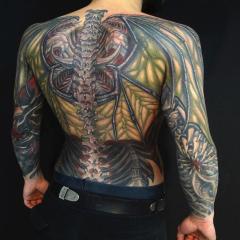 Tatuaż kręgosłup