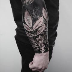 Tatuaż liście na ręce