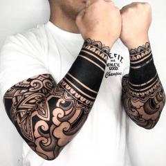 Tatuaż męski na rękach