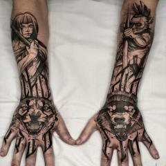 Tatuaże na racach i dłoniach