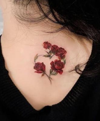 Czerwone różyczki tatuaże