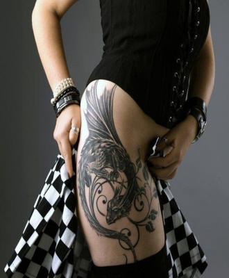 Damski tatuaż smok