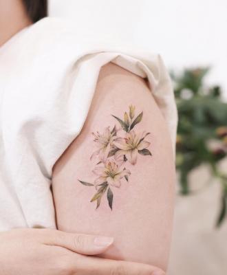 Damskie tatuaże wzory na ramię 