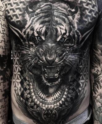 Duży tatuaż tygrys