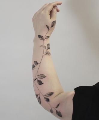 Gałązka na ręce tatuaż