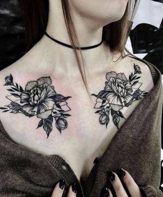 Geometryczne kwiaty na klatce piersiowej tatuaż