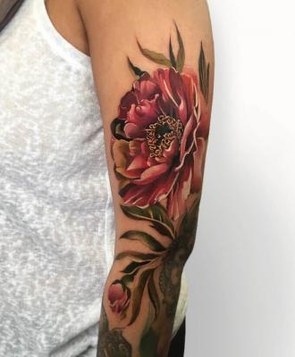 Kwiatowe motywy tatuaż