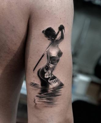 Męski tatuaż czaszka i kobieta
