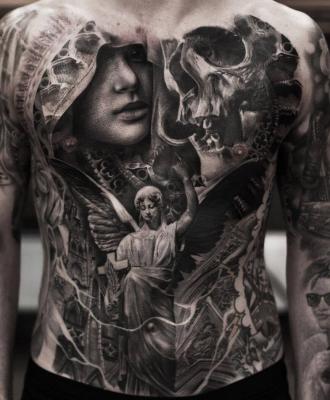 Męski tatuaż religijny