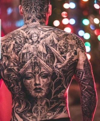 Męskie tatuaże całe ciało