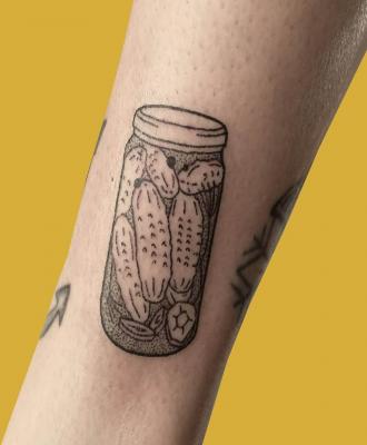 Ogórki w słoiku tatuaż