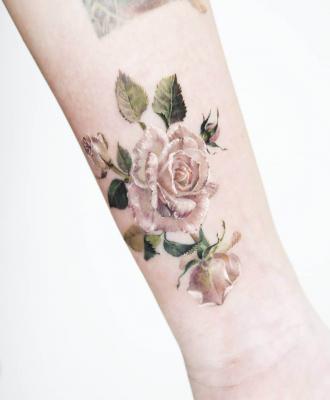 Piękna róża tatuaż