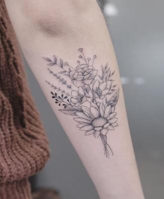Tatuaż bukiet kwiatów