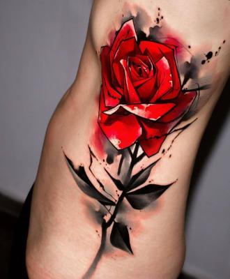 Tatuaż czerwona róża czarna łodyga