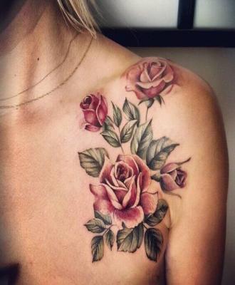 Tatuaż cztery róże
