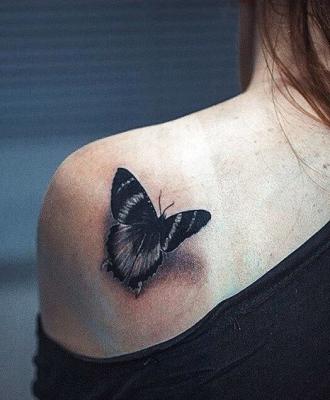 Tatuaż damski motyl wzór