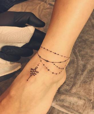 Tatuaż dekoracja nogi