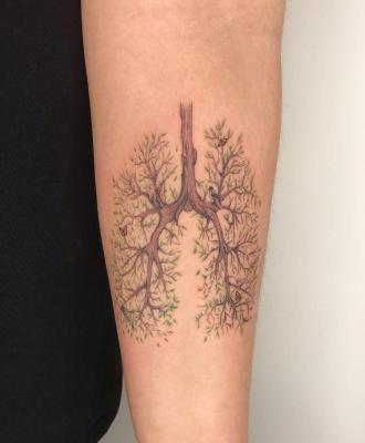 Tatuaż drzewo i ptak