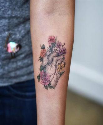 Tatuaż kwitnące serce