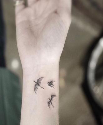 Tatuaż latające smoki