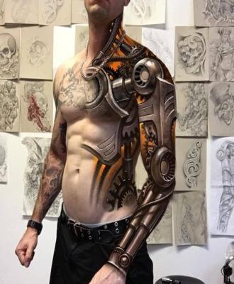 Tatuaż męski biomechanika