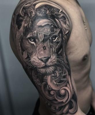 Tatuaż męski lew