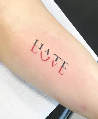 Tatuaż miłość - nienawiść 
