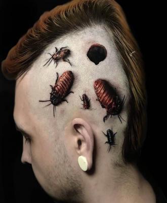 Tatuaż owady na głowie