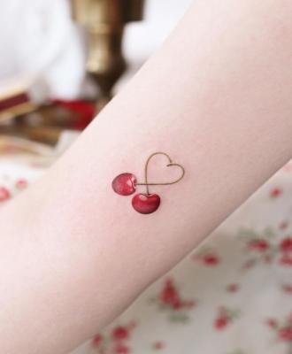 Tatuaż piękne wiśnie
