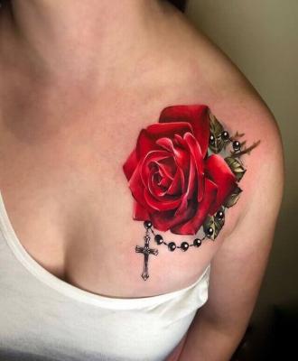 Tatuaż różaniec i róża