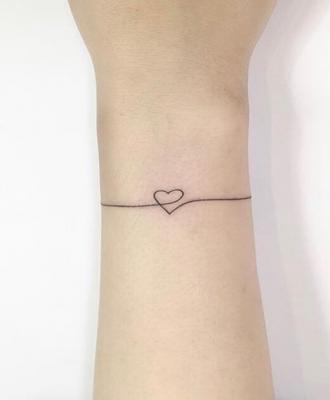 Tatuaż serce kreska