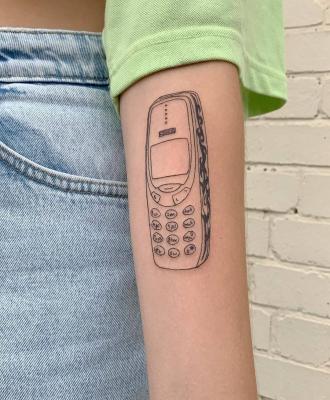 Tatuaż telefon komórkowy
