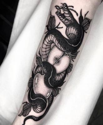 Tatuaż wąż i jabłka