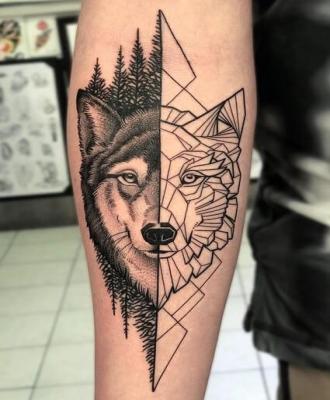 Tatuaż wilk na ręce