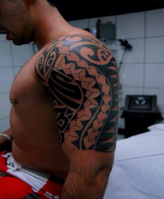 tatuaże męskie polinezyjskie