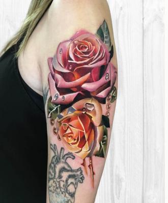 Wzory pomysły tatuaży kwiaty na ramieniu