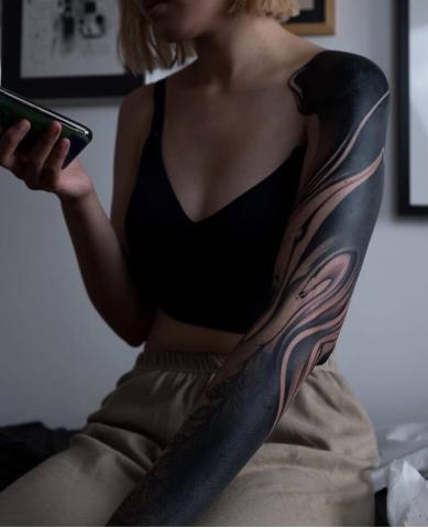 Damski rękaw piękny tatuaż
