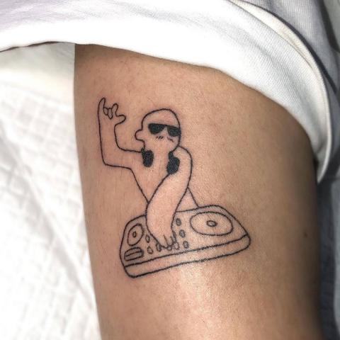 DJ tatuaż