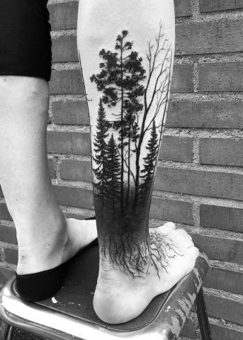 Drzewa tatuaż noga