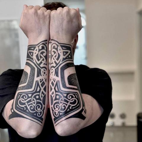 Męskie tatuaże przedramię