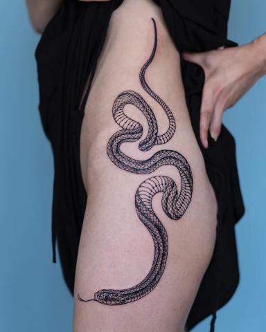 Pomysł tatuaż wąż dla kobiety