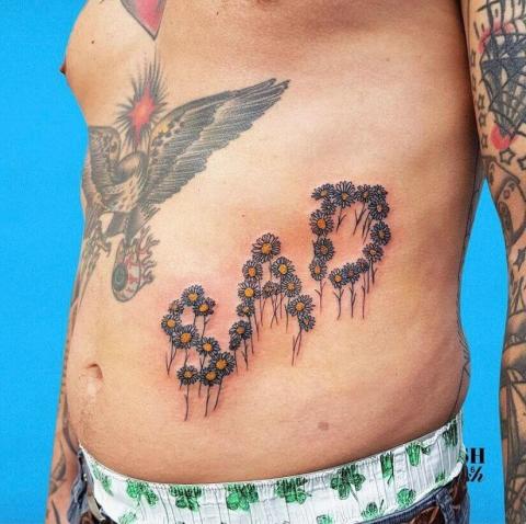 Smutne kwiaty tatuaż