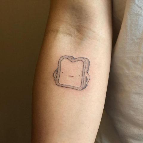 Tatuaż chleb na kanapkę