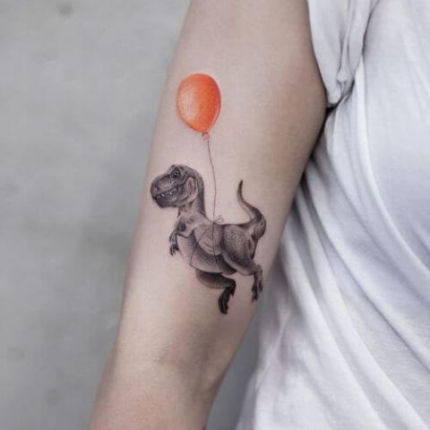 Tatuaż smok i balonik