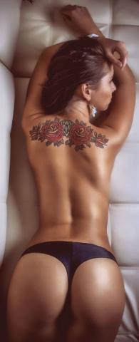 tatuaże kwiaty na plecach
